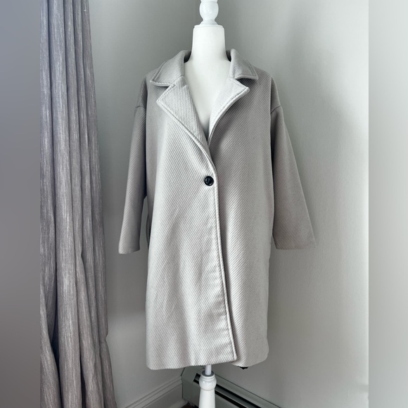 Oversized Coat - Picture 2 of 6